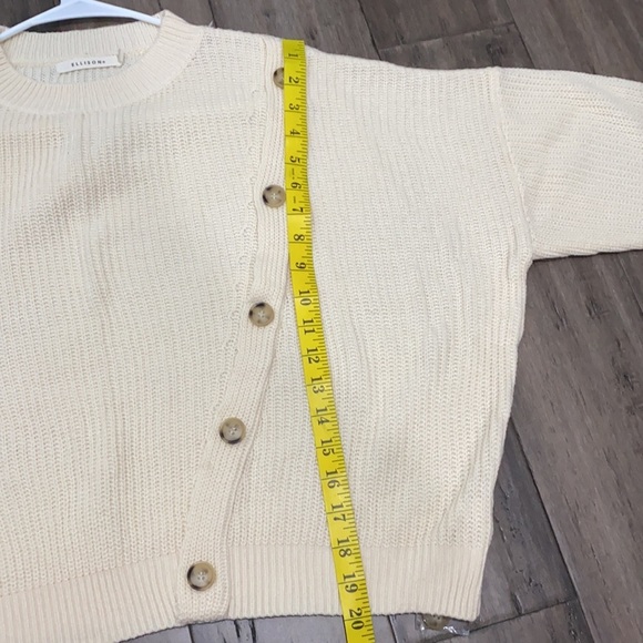 Ellison asymmetric button sweater cream - Picture 8 of 8